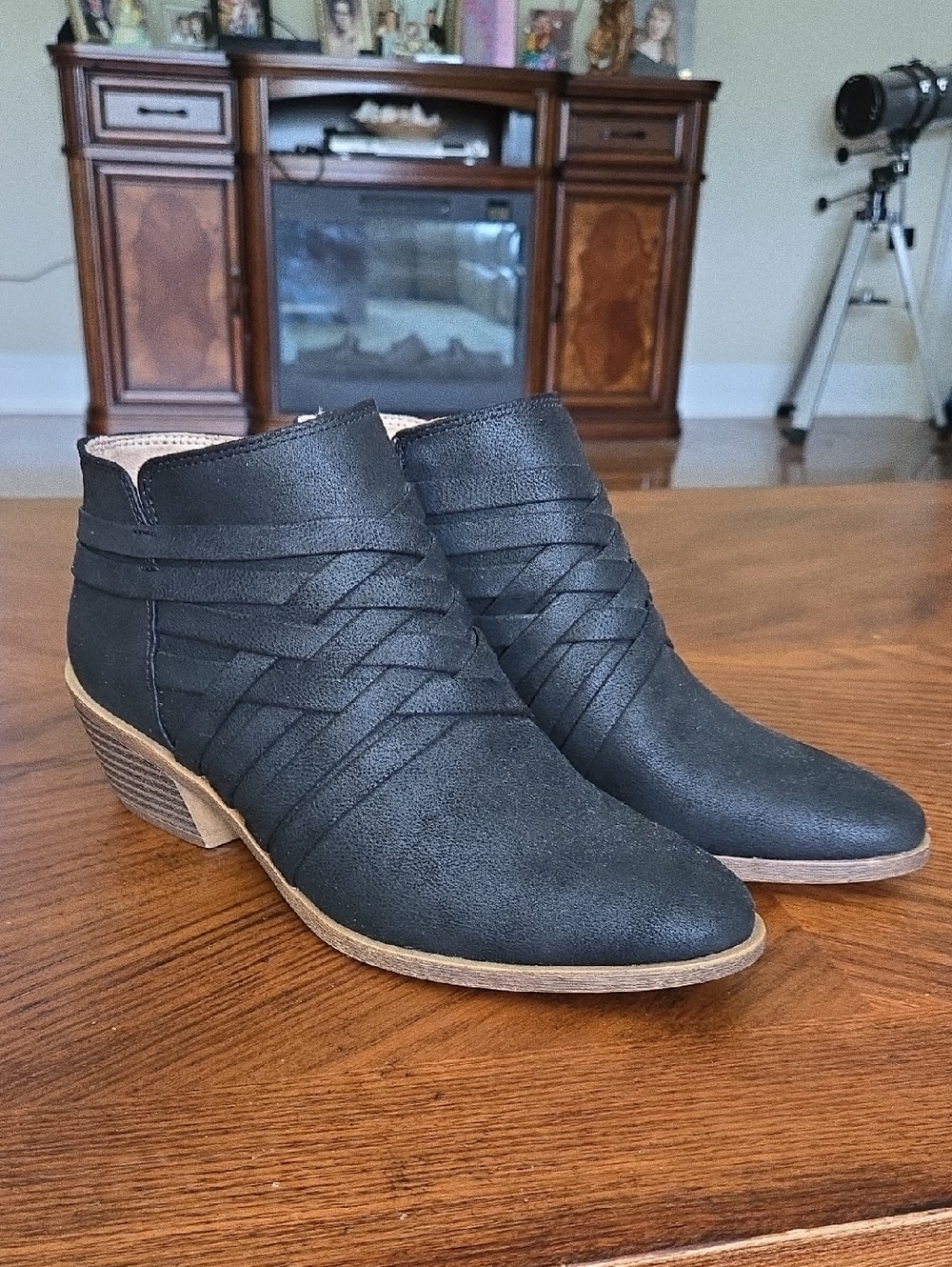 NWT Life stride Women’s Black Ankle Booties with Wrapped Strap Detail 6.5 W